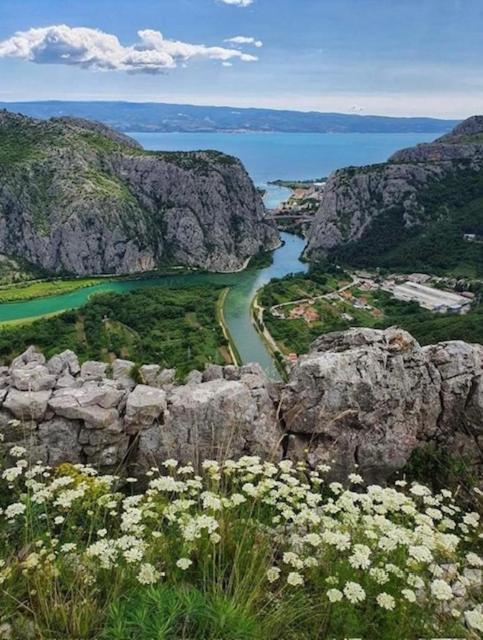 Apartment Ines Omiš Exteriör bild