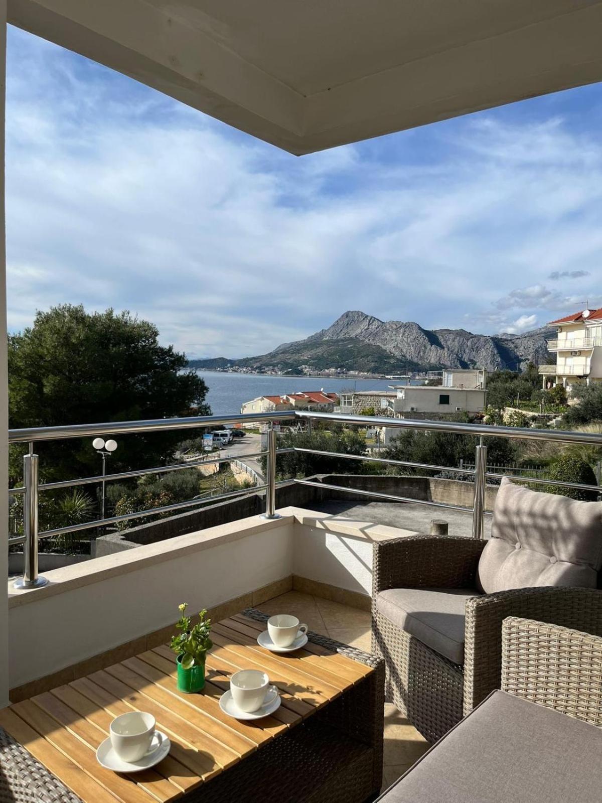 Apartment Ines Omiš Exteriör bild