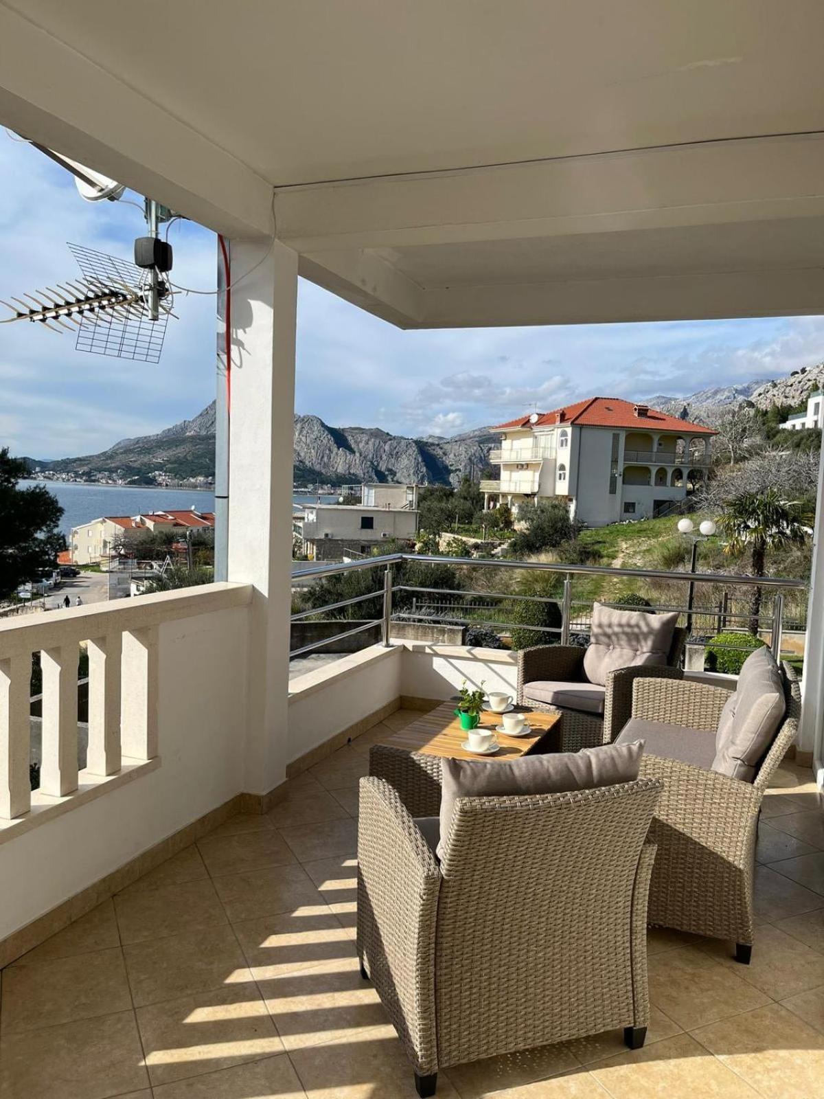 Apartment Ines Omiš Exteriör bild