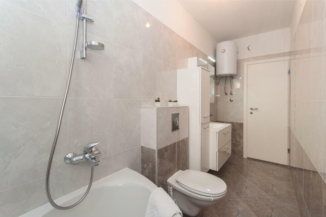 Apartment Ines Omiš Exteriör bild