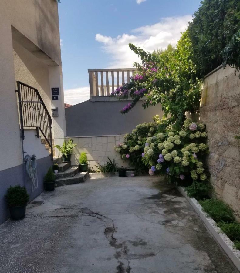 Apartment Ines Omiš Exteriör bild